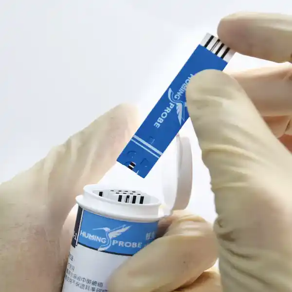 バイアルからpHストリップ電極を取り出します